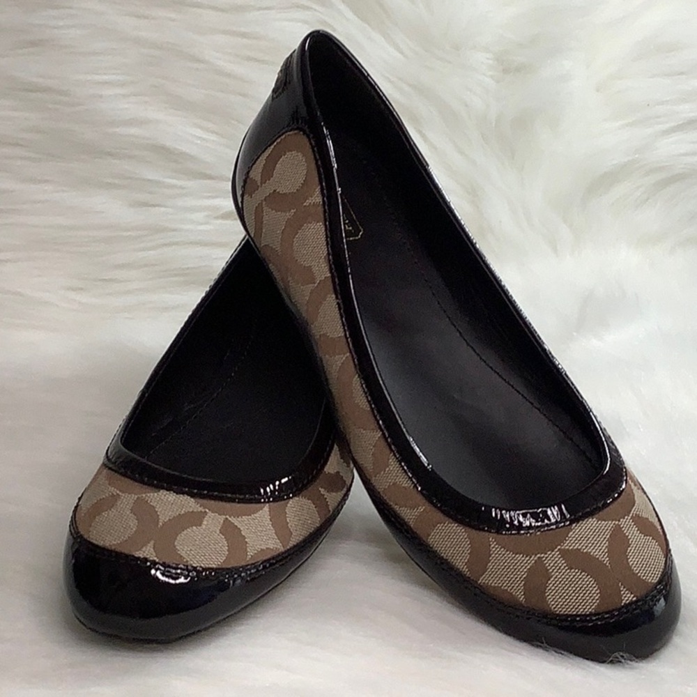LIKE NEW COACH "True" Brown Signature and Patent Leather Ballet Flats